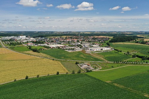 Luftaufnahme mit Blick auf ein Teilstück der B 19 und Gaisbach von Süden