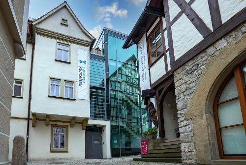 Gebäude des Künzelsauer Stadtmuseums und der Hirschwirtscheuer.