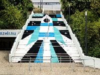 Treppe mit Graffiti-Raketen-Motiv