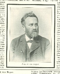 historisches Portraitfoto eines Mannes mit Bart, der Anzug trägt.