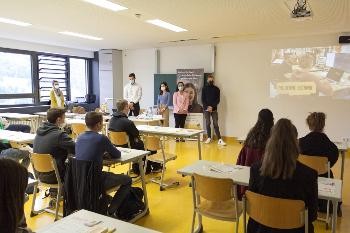 Schüler in einem Klassenzimmer.