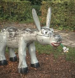 grauer Esel mit Blume im Maul - Spielgerät aus Holz