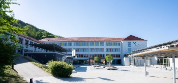 Georg Wagner Schule Gebäude am Berg