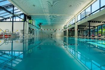 Schwimmbecken im TOLLKÜN Hallenbad.