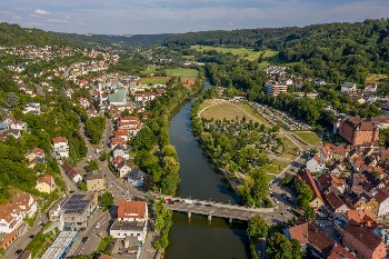 Luftbild vom Kocher in Künzelsau.