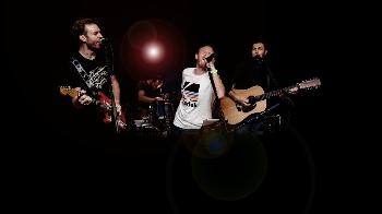 Die vier Musiker in Aktion.