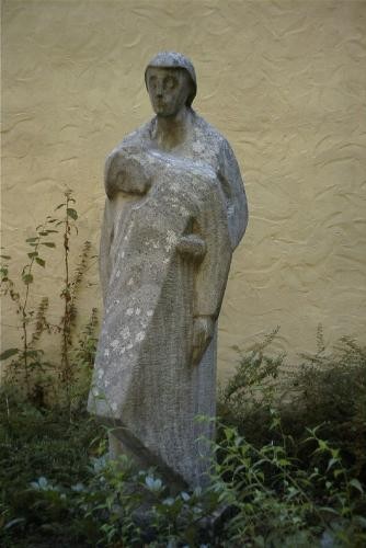 Skulptur "Trauernde" von Hermann Koziol um 1960/1961.