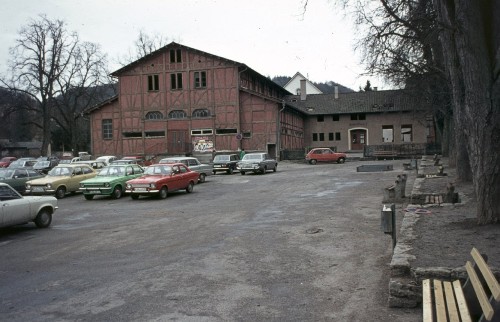Die Alleeturnhalle mit der angebauten Kinderschule in den 1970er Jahren.