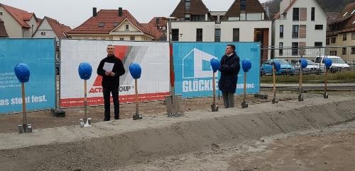 Christian Neudeck und Stefan Neumann bei der Begrüßung auf der Baustelle.