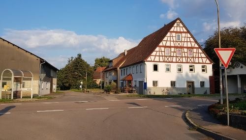Durchfahrtsstraße in Ohrenbach.