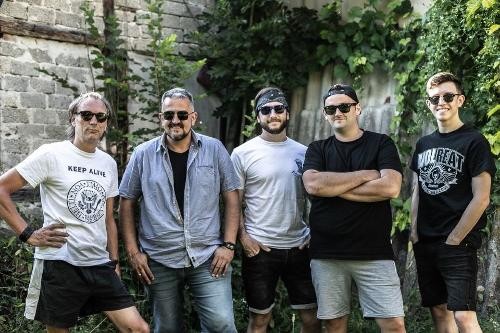 Die fünf Musiker der Band "Keep alive"