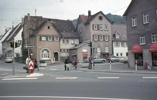 Aufnahme von der Kreuzung Hauptstraße in den 70er Jahren.