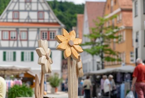 Holzkunst auf dem Markt in Künzelsau.
