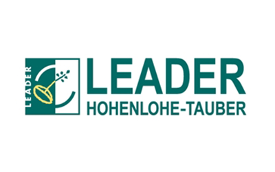 Logo in grüner Schrift "Leader Hohenloher-Tauber"